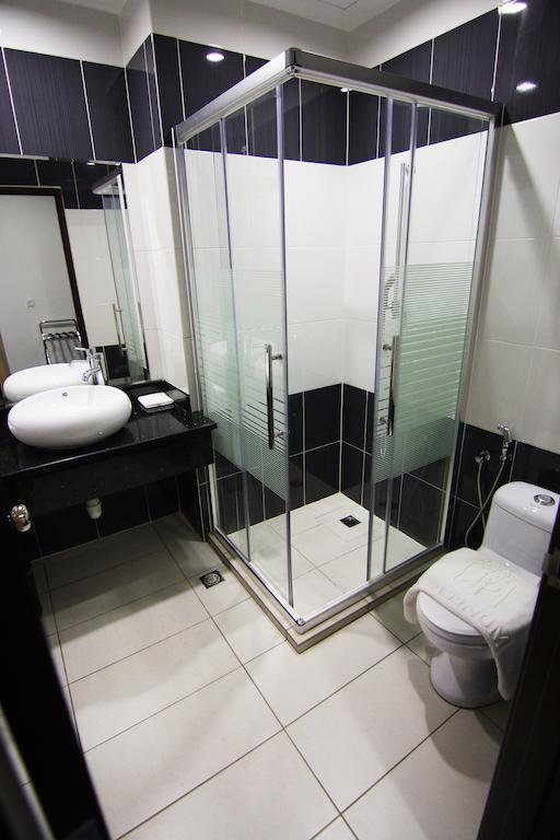 Putatan Platinum Hotel Kota Kinabalu Buitenkant foto