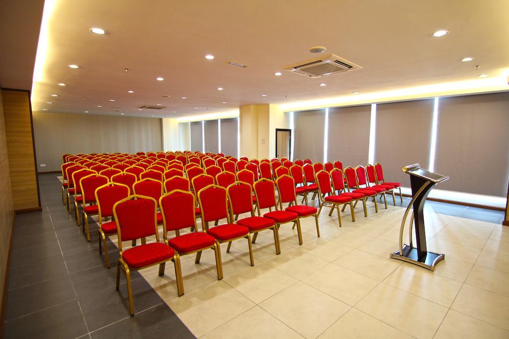 Putatan Platinum Hotel Kota Kinabalu Buitenkant foto
