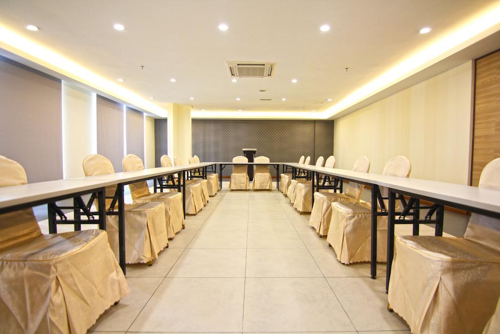 Putatan Platinum Hotel Kota Kinabalu Buitenkant foto