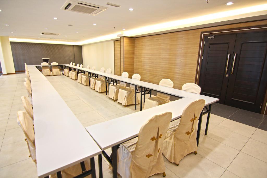 Putatan Platinum Hotel Kota Kinabalu Buitenkant foto